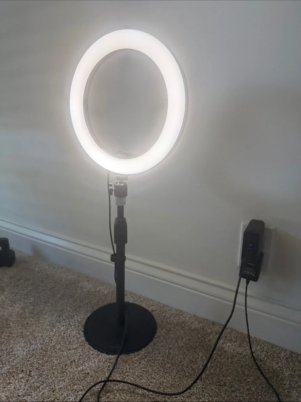 Telescoping Ring LED Light Desk Stand - Black/White- Kensington